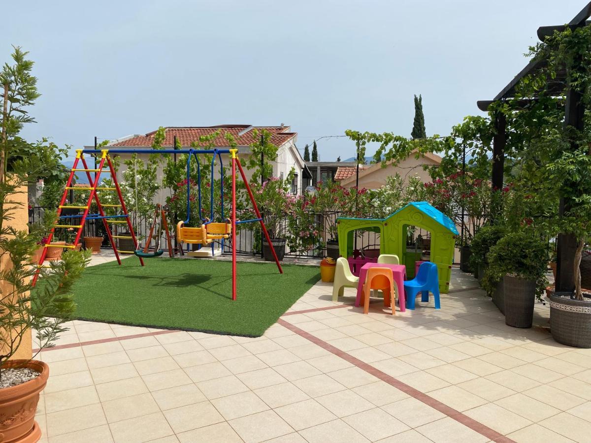 Apartments Villa Viktoria Tivat Exterior photo