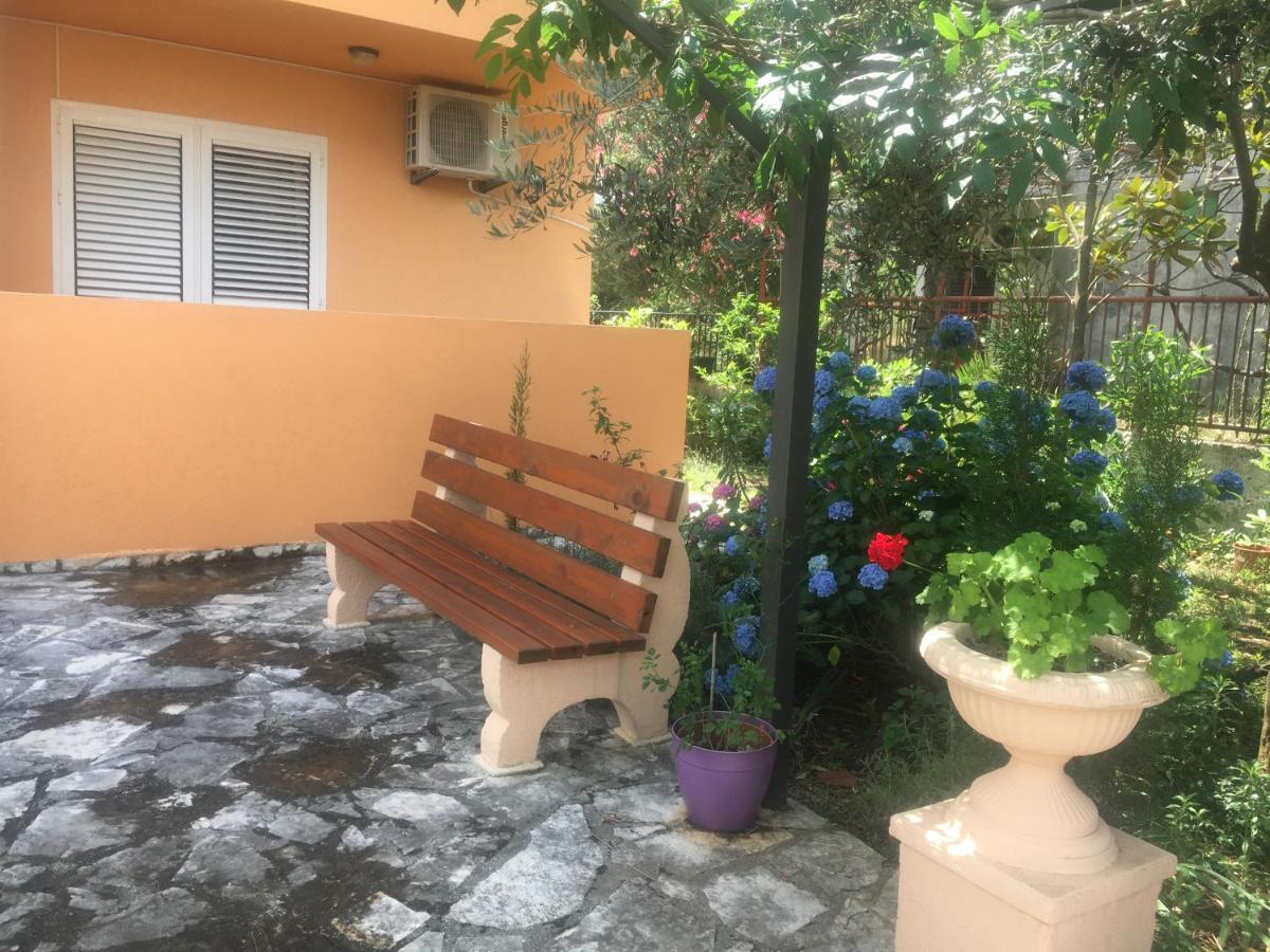 Apartments Villa Viktoria Tivat Exterior photo