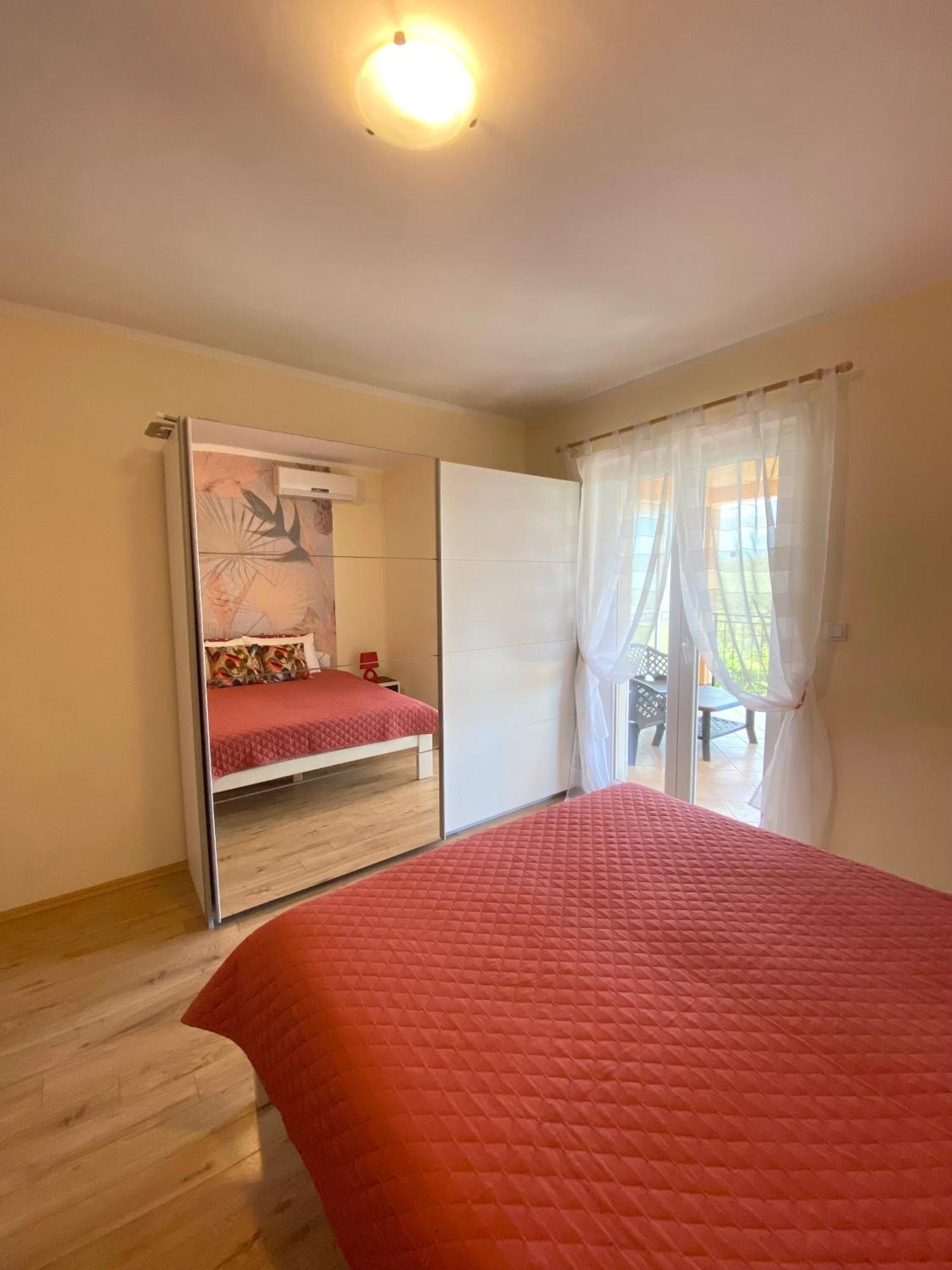 Apartments Villa Viktoria Tivat Exterior photo