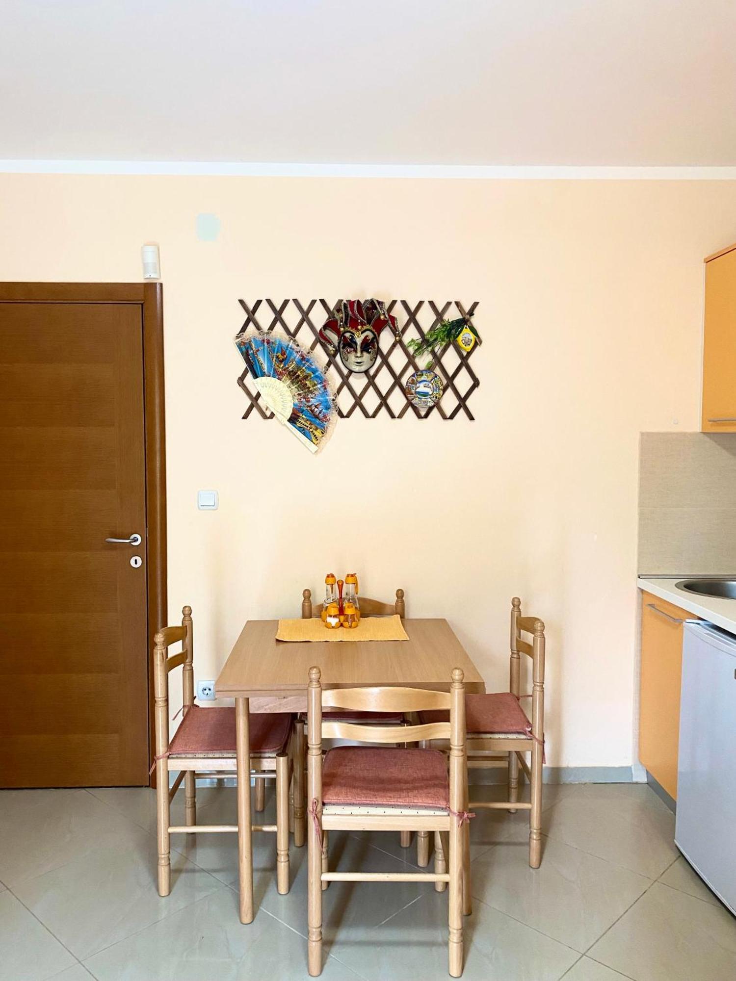 Apartments Villa Viktoria Tivat Exterior photo