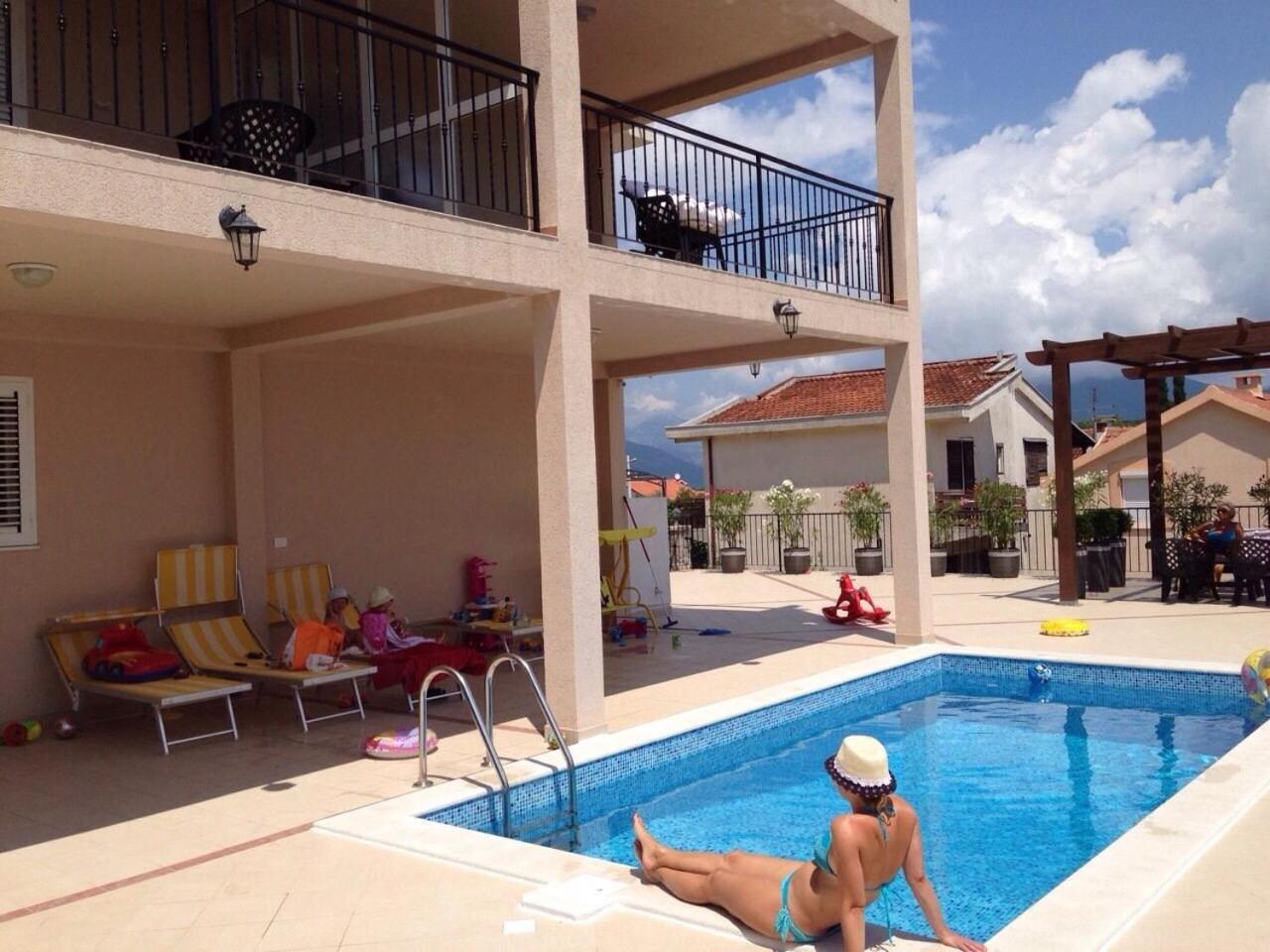 Apartments Villa Viktoria Tivat Exterior photo
