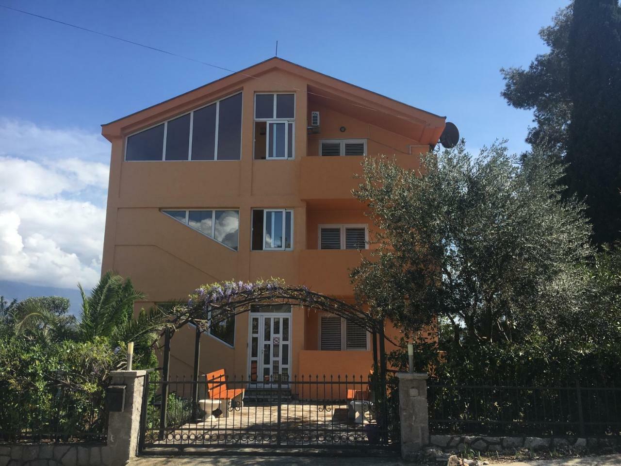 Apartments Villa Viktoria Tivat Exterior photo