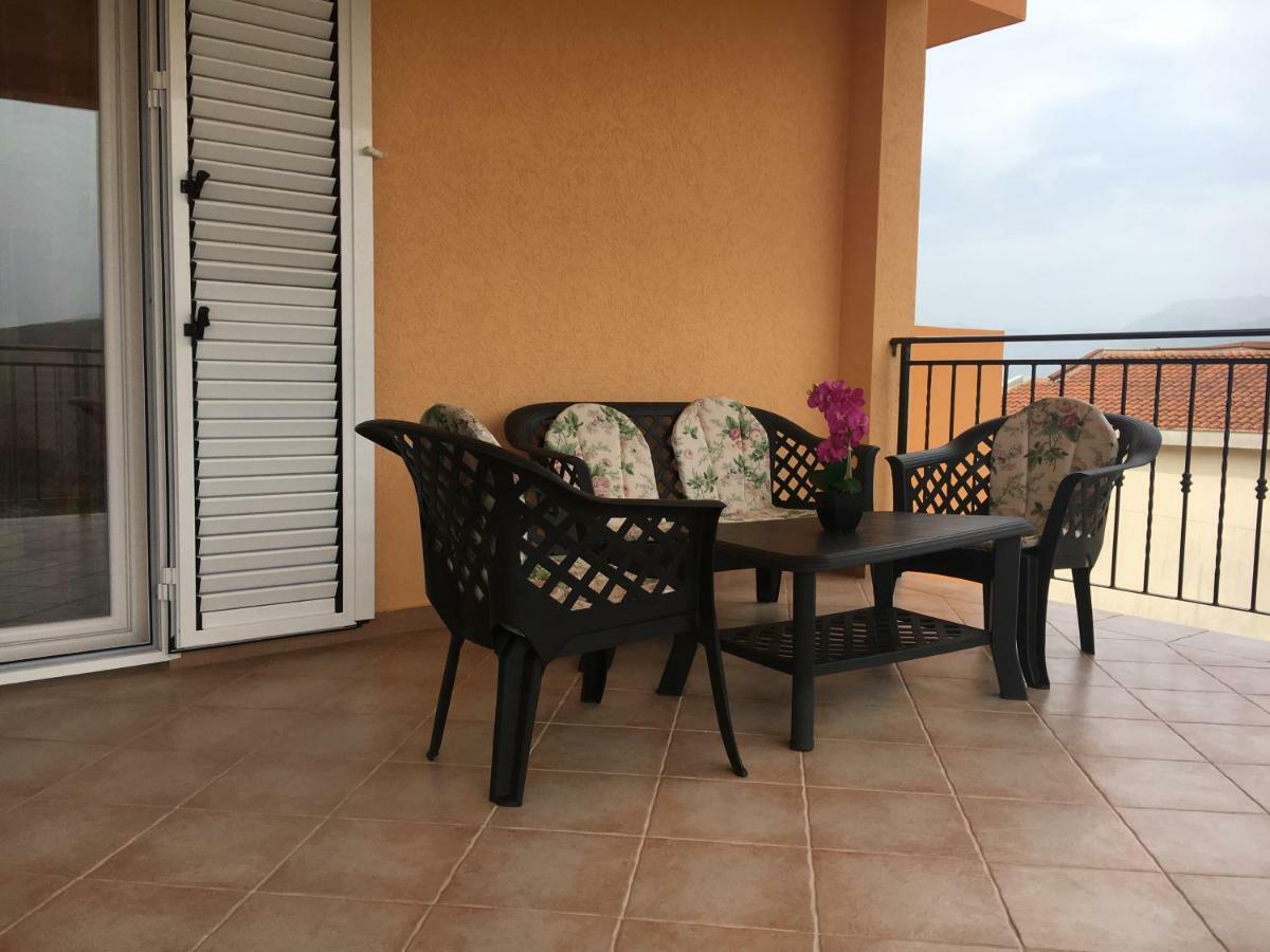 Apartments Villa Viktoria Tivat Exterior photo