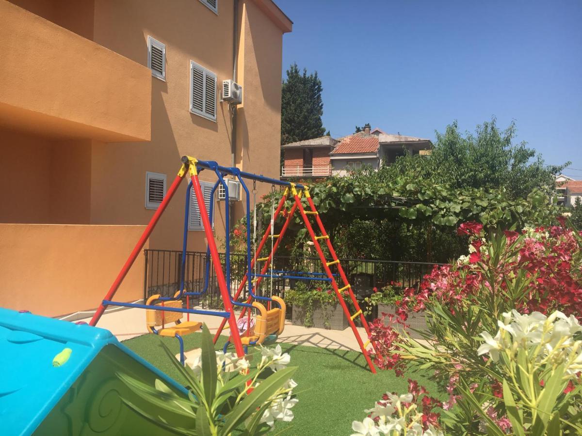 Apartments Villa Viktoria Tivat Exterior photo